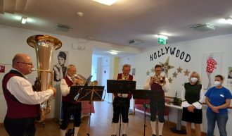 Besuch vom Bläserquartett der Mühldorfer Dorfmusik im Pflegeheim
